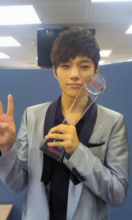 Kim MyungSoo 김명수 aka L - Page 2 Tumblr_lr7ioiIw121qc32n5o1_500