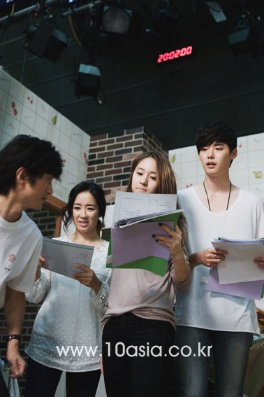 [OFFICIAL]High Kick 3 - Krystal Tumblr_lrryhbYLMi1qhramio4_400