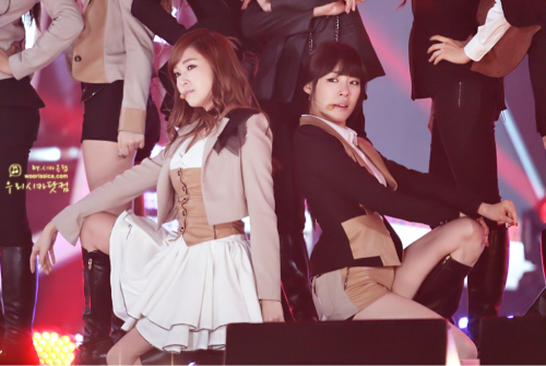 [PICS][8/11/2011] JeTi 's The Garden -‘♥’- Thiên đường PG =)) Tumblr_lucb43DsiB1qe3v5lo1_500