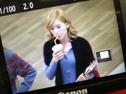 [PICS] SNSD @ Changi Airport || 28.11.11 Tumblr_lvcnsrf8UP1r14om6o1_500