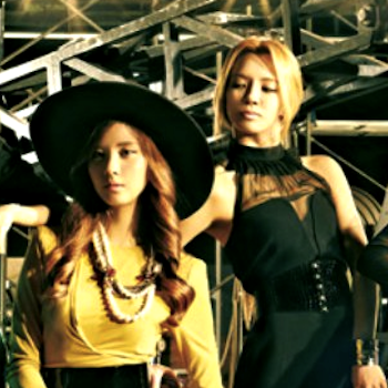 [PICS+GIFS][6/11/2011] ღ♥ღ(¯`HyoHyun´¯)ღ♥ღ Kim Chó♥Seo Mèo, Khu rừng xanh "Du côn cạp Ếch con" - Page 4 Tumblr_lwnj4y1DfM1r8a5p8o1_400