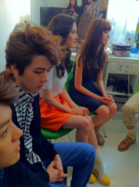 [OFFICIAL][21-01-2012] Yoona và Seohyun tại buổi chụp hình cho tạp chí W! Tumblr_ly5ib4ag0d1qgenkyo1_500