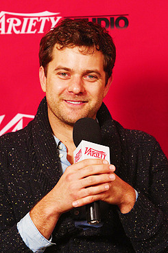 Joshua Jackson en el Festival de Sundance  Tumblr_ly69bgaHs61qc94ceo3_250