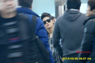 [OTHER] 120225 ZE:A @ Incheon Airport (Go to Japan) Tumblr_lzxmi1Nl941qbifqyo4_400