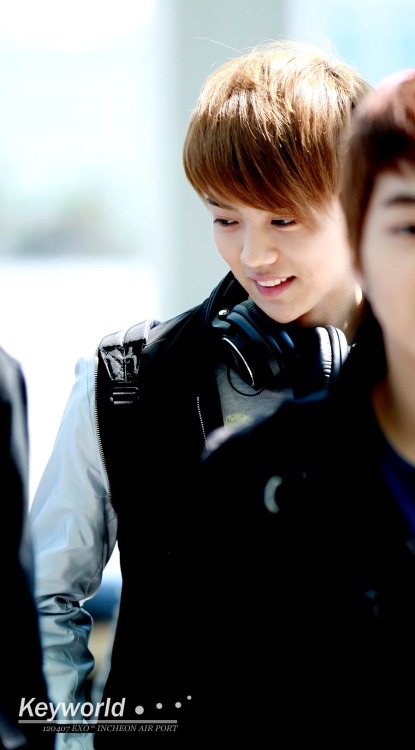 120407 EXO-M going to China - Luhan Tumblr_m23sttbyKZ1r8i9eqo1_500