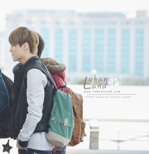 120407 EXO-M going to China - Luhan Tumblr_m23ul5GXpf1qhmxnlo1_500