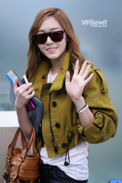 [PICS][25/04/2012]Jessica @Incheon Airport Tumblr_m317yxegxK1r4oun7o1_250