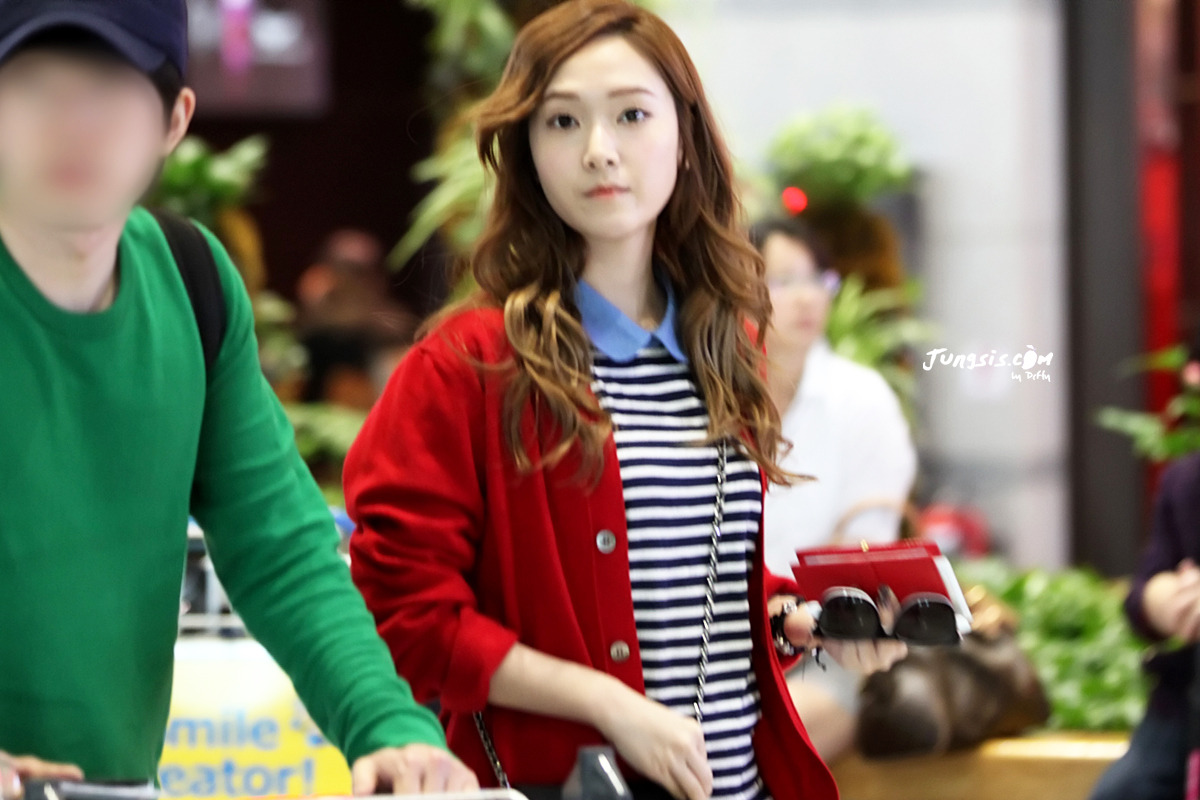 [PIC][25-04-2012]Jessica lên đường đến Đài Loan để tham dự lễ khai trương cửa hàng Burberry - Page 9 Tumblr_m3cwzjz9Zc1qitdj1o4_1280