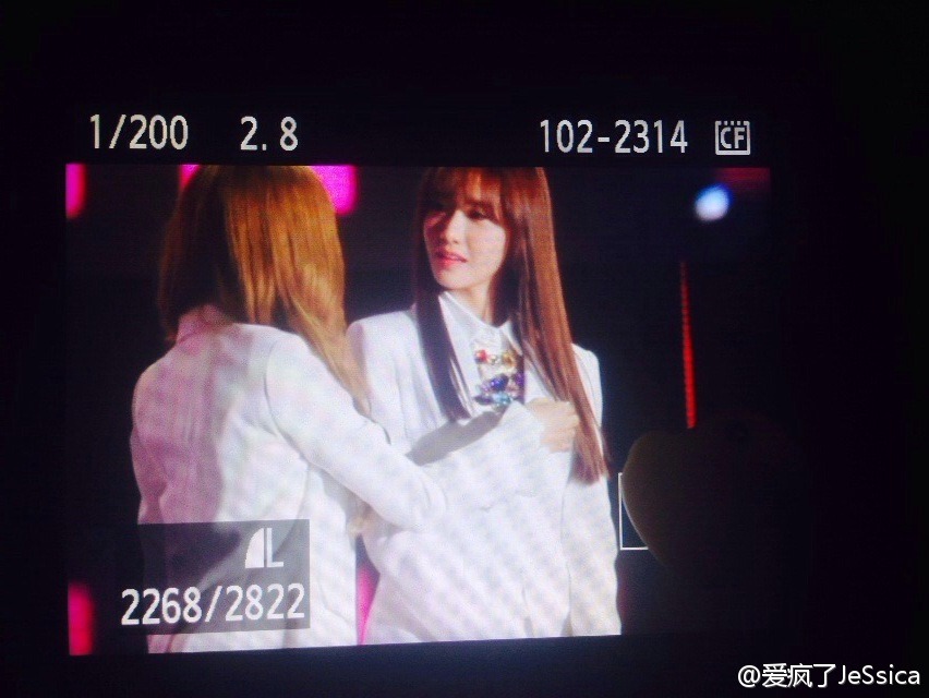 [PIC][24-10-2014]SNSD khởi hành đi Trung Quốc để biểu diễn tại "MBC Korean Music Wave in Beijing 2014" vào chiều nay - Page 4 Tumblr_ne0f9wWgWR1sewbc1o3_1280