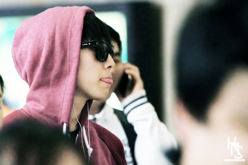 FAN.TAKEN| صور B.A.P في مطار Gimpo الدولي متوجهين إلى اليابان .. Tumblr_n32rtqa37Y1rnkj5ho1_500