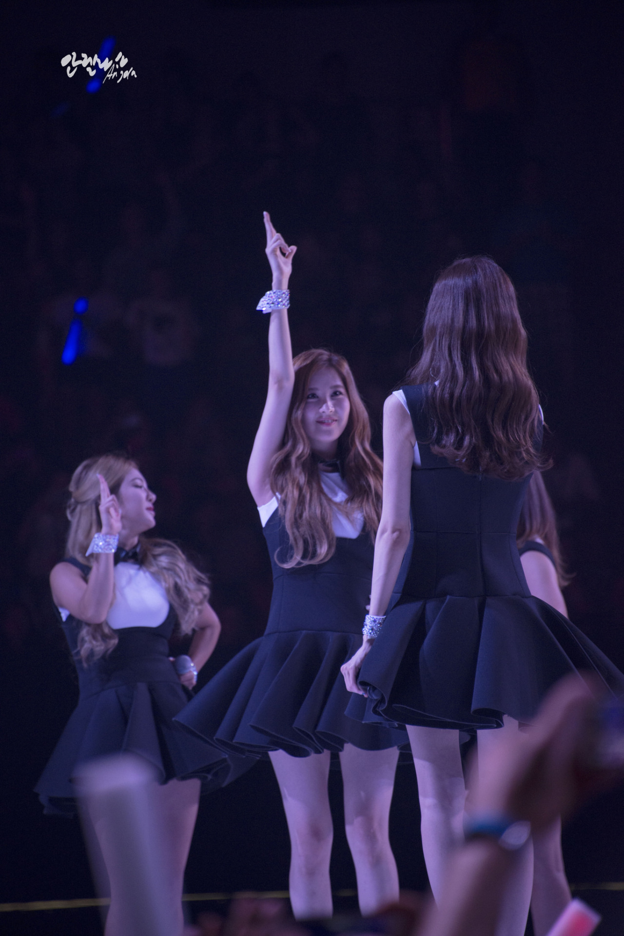 [PIC][07-08-2014]SNSD khởi hành đi LA để tham dự "KCON 2014" vào hôm nay - Page 9 Tumblr_naaswvmzL01sewbc1o5_1280