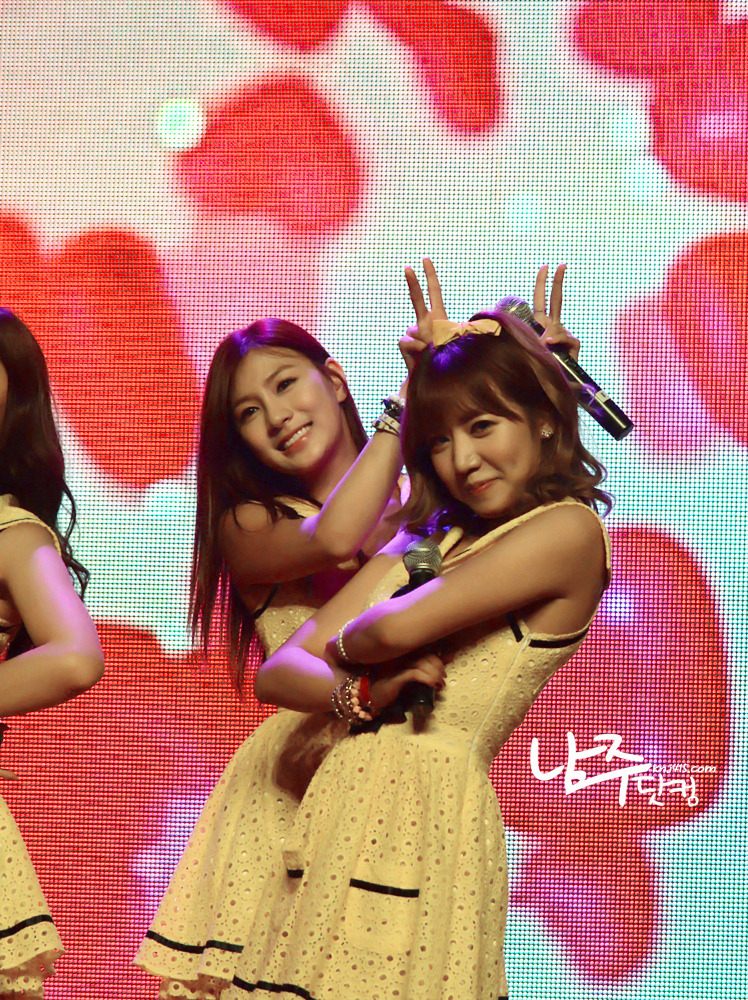 [صور + فيديو] APink في كونسرت Healing بتاريخ 131113 !! Tumblr_mw89vb8Hgl1shlzd0o2_r1_1280