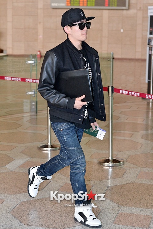 140421 Onew @ Aeropuerto de Gimpo Tumblr_n4g07jAsLi1rtjlxyo1_500