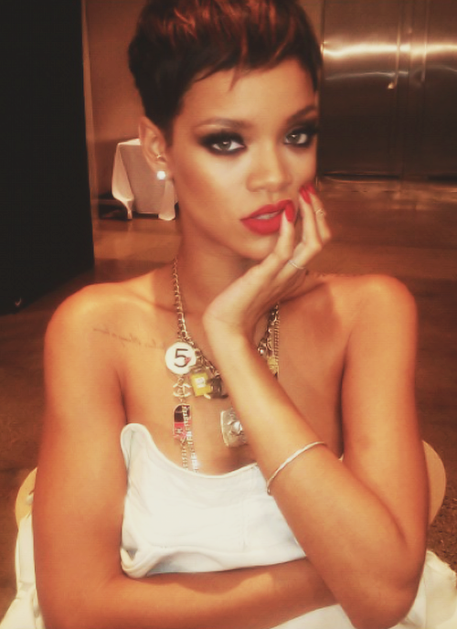 Rihanna. [2] - Page 34 Tumblr_mhbpwyeqEb1qzclrjo1_500