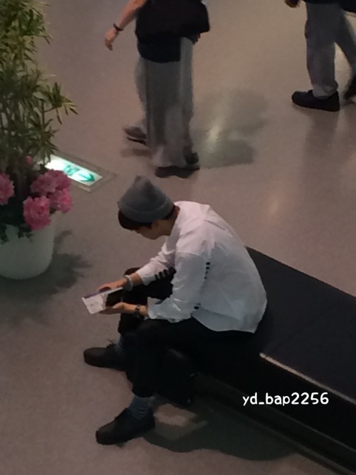 FAN.TAKEN| صور B.A.P في مطار GIMPO عائدون من اليابان بتاريخ 140616 .. Tumblr_n78srbxn6r1t5la3fo1_500