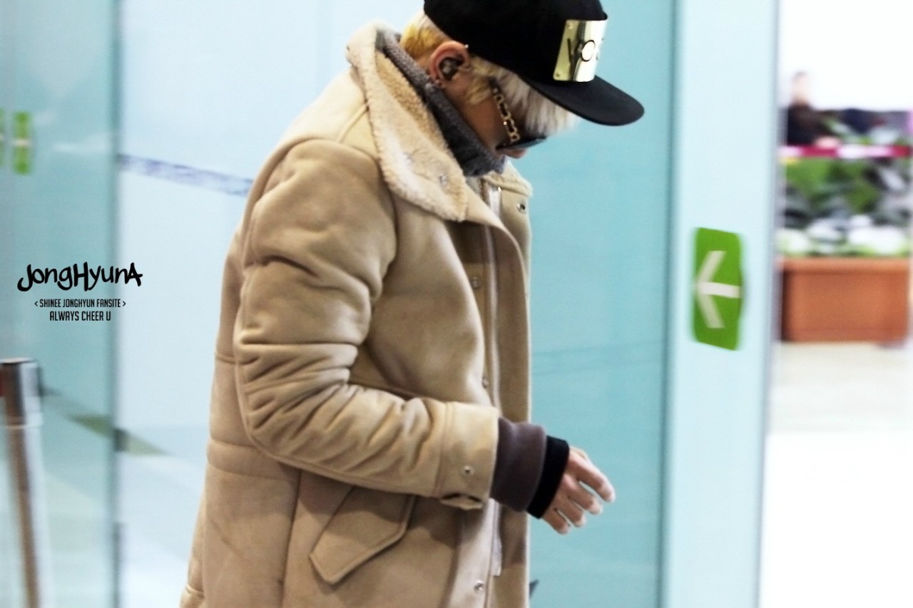 131224 Jonghyun @ Gimpo Airport rumbo a Japón Tumblr_mybpbckitu1qzk8j4o1_1280