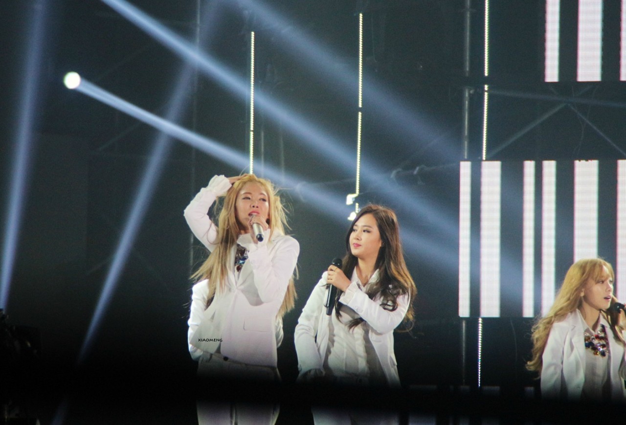 [PIC][24-10-2014]SNSD khởi hành đi Trung Quốc để biểu diễn tại "MBC Korean Music Wave in Beijing 2014" vào chiều nay - Page 9 Tumblr_nevj6eKJps1sewbc1o1_1280