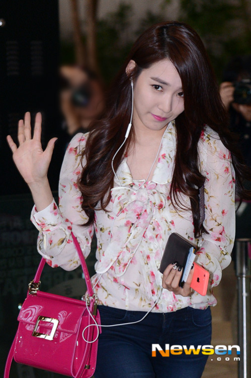 [PIC][29-05-2014]SNSD khởi hành đi Nhật Bản vào chiều nay Tumblr_n6bxv612bs1sewbc1o1_500