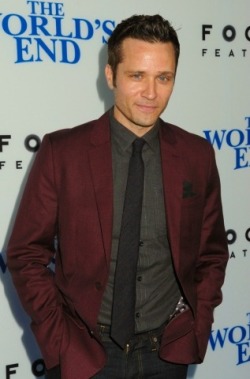 Seamus Dever Patrick - Página 4 Tumblr_mrxc2p83FR1r2yqg2o4_250