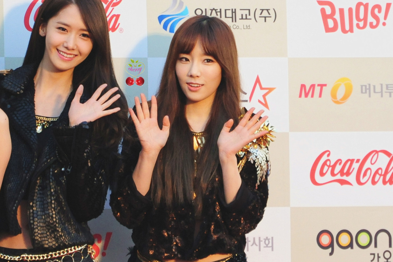 [PIC][12-02-2014]Hình ảnh mới nhất từ "THE 3RD GAONCHART K-POP AWARDS" của SNSD + MC Yuri vào tối nay - Page 4 Tumblr_n1epx2KK3X1sewbc1o1_1280