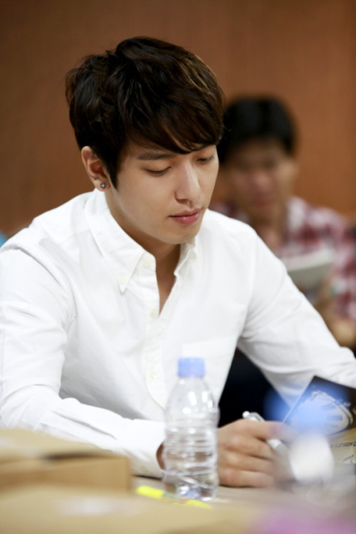 [Dossier] Yonghwa / Park Seju @ Marry Him If You Dare (Future's Choice) Tumblr_msudjppLmI1rgxfbio1_500