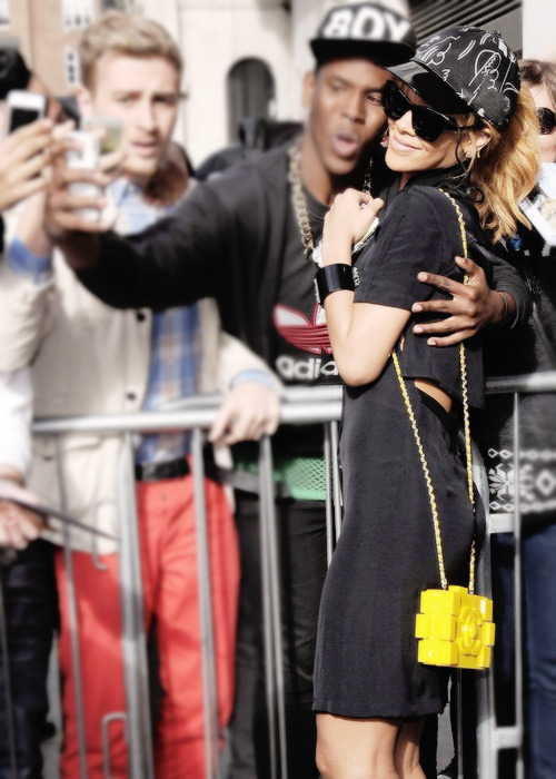 Rihanna. [2] - Page 34 Tumblr_n892cvRcDg1s1r39no1_500