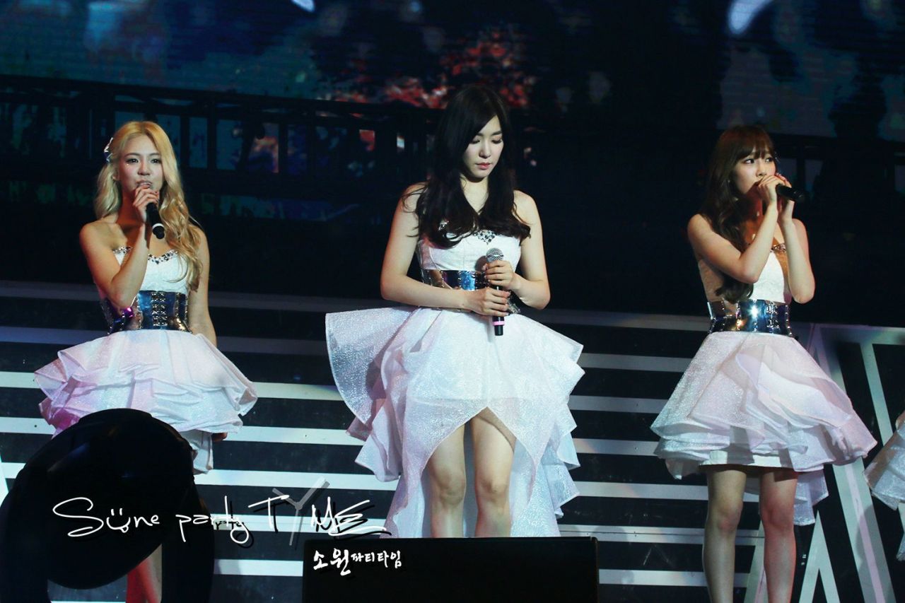 [PIC][15-02-2014]SNSD khởi hành đi Ma Cao để biểu diễn "2013 Girls' Generation's World Tour – Girls & Peace in Macau" vào sáng nay - Page 15 Tumblr_n1e2tbxC311sewbc1o1_1280