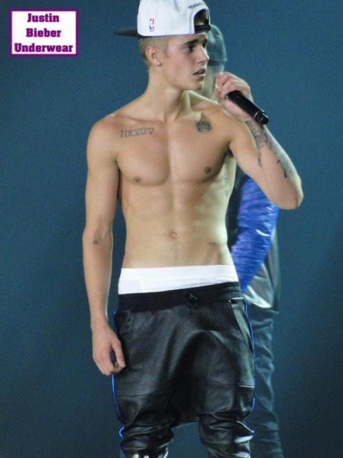 [justin Bieber] et ses abdos !! Tumblr_mozm2rQ1Ql1rgeuimo1_500