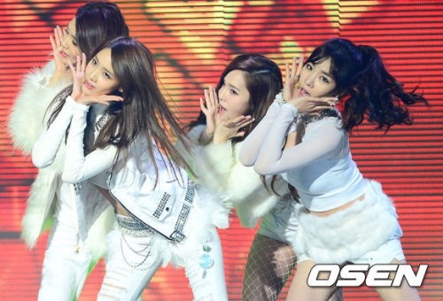 [PIC][23-01-2014]SNSD tham dự "23rd Seoul Music Awards" vào tối nay - Page 2 Tumblr_mzuy4iQCBo1sewbc1o1_500