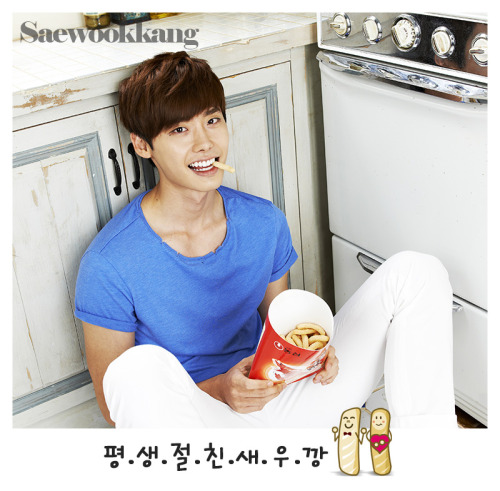 [PICS][11/9/2013] Lee Jong Suk endorsing Saewookkang (Nongshim Shrimp Cracker)  Tumblr_msbm3b6lkp1s1thflo3_500