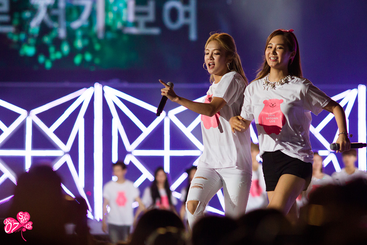 [PIC][15-08-2014]SNSD tham dự "SMTOWN LIVE WORLD TOUR IV in SEOUL" vào chiều nay - Page 6 Tumblr_napx7ttNxE1sewbc1o2_1280