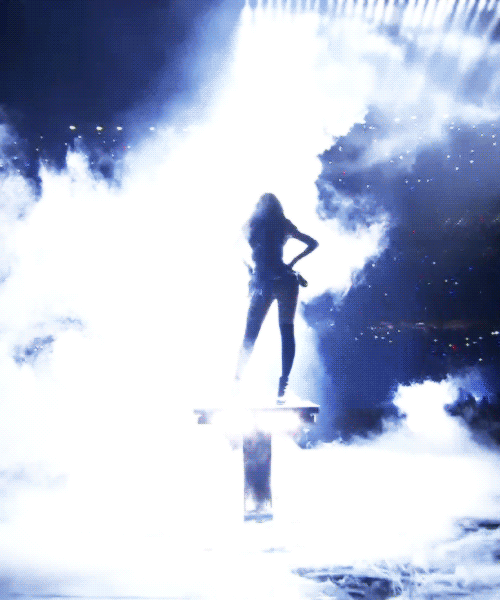 Beyoncé > "The Mrs. Carter Show" World Tour [V] $189 MILLION. BIGGEST FEMALE TOUR OF THE YEAR! - Página 2 Tumblr_mtn5rb0P4e1qej93ko1_500