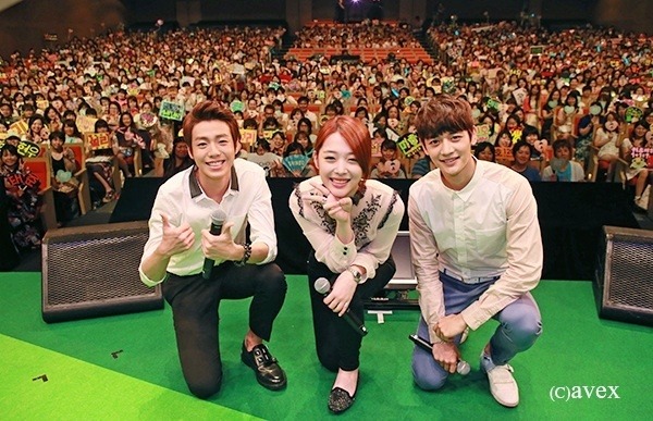 130811 Onew & Minho @ ‘For You In Full Blossom Premium Event 2013’ en Shibuya Public Hall, Japan Tumblr_mrde1inpE91qdtvhxo1_1280