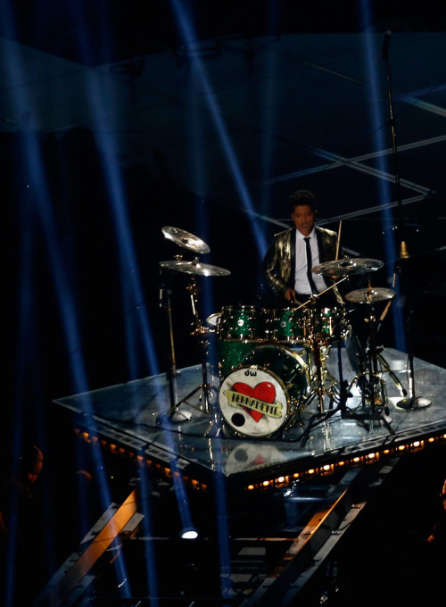 Bruno Mars >> Super Bowl Halftime 2014 Performance [Actuación pág. 1] - Página 8 Tumblr_n0ecieVBZB1rgu4kio1_500