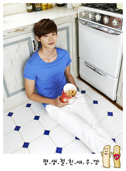 [PICS][11/9/2013] Lee Jong Suk endorsing Saewookkang (Nongshim Shrimp Cracker)  Tumblr_mrymrossQv1s1thflo3_500