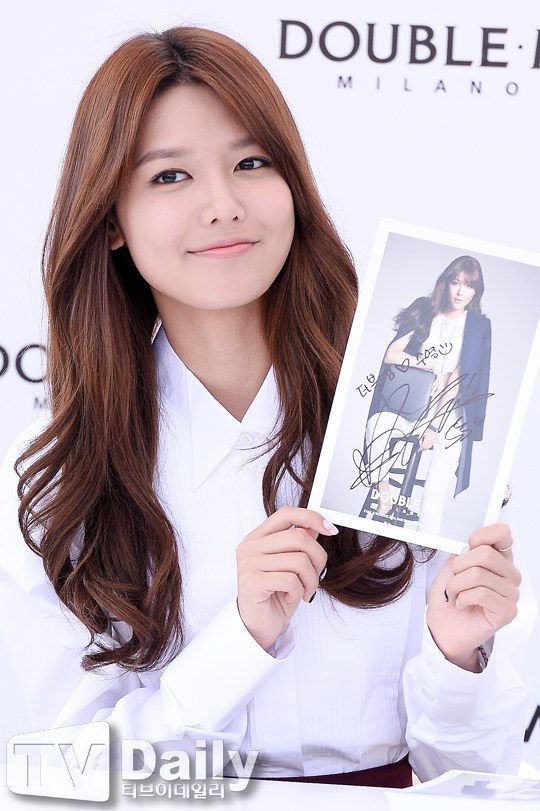 [PIC][08.09.13] Sooyoung tại buổi kí tặng fansign của Double M Tumblr_mssg5xlkBQ1r2xhr2o2_1280