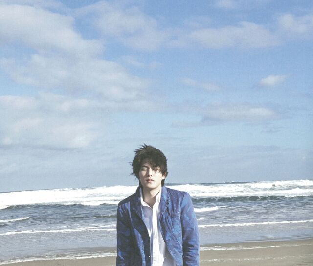 [SCANS] “BLUE TRAVEL” Photograph Collection 2013 Tumblr_mtordl6yeb1spvec4o1_1280