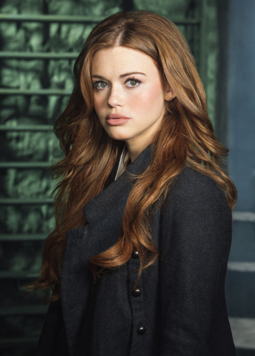 Season 4 Promotional Portraits Tumblr_n5yaq3jEus1qg94hko3_500