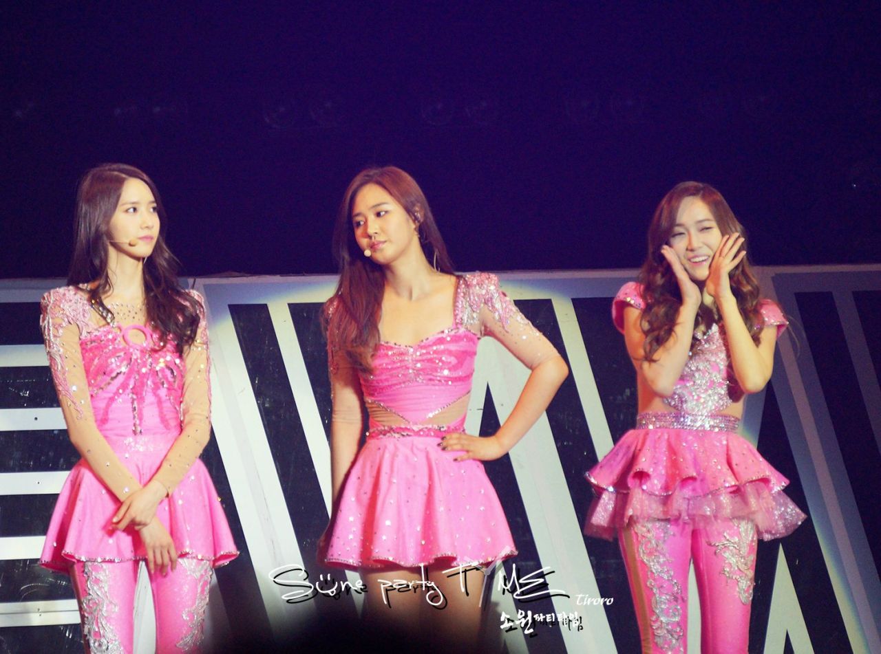 [PIC][15-02-2014]SNSD khởi hành đi Ma Cao để biểu diễn "2013 Girls' Generation's World Tour – Girls & Peace in Macau" vào sáng nay - Page 15 Tumblr_n1e2rpfitR1sewbc1o1_1280