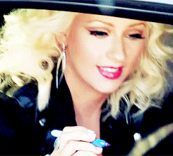Noticias >> Christina Aguilera [IV]  - Página 3 Tumblr_mtdr7bJ0dq1s5si4ho1_250
