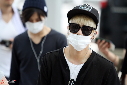 140602 Jonghyun @ Aeropuerto Pudong hacia Corea Tumblr_n6lqlsIi5f1r36tcgo1_500