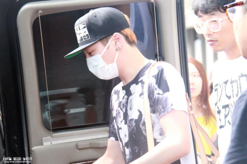 FAN.TAKEN| صور B.A.P في مطار Gimpo الدولي عائدون من اليابان بتاريخ 140623 .. Tumblr_n7mkg6OLe11rnkj5ho1_500