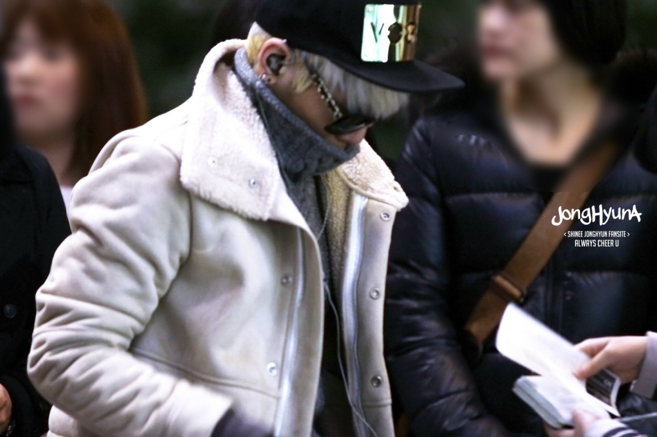 131224 Jonghyun @ Gimpo Airport rumbo a Japón Tumblr_mybpb4xkVh1qzk8j4o1_1280