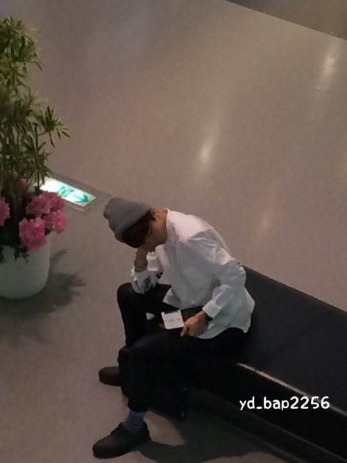 FAN.TAKEN| صور B.A.P في مطار GIMPO عائدون من اليابان بتاريخ 140616 ..  Tumblr_n78srbxn6r1t5la3fo2_500