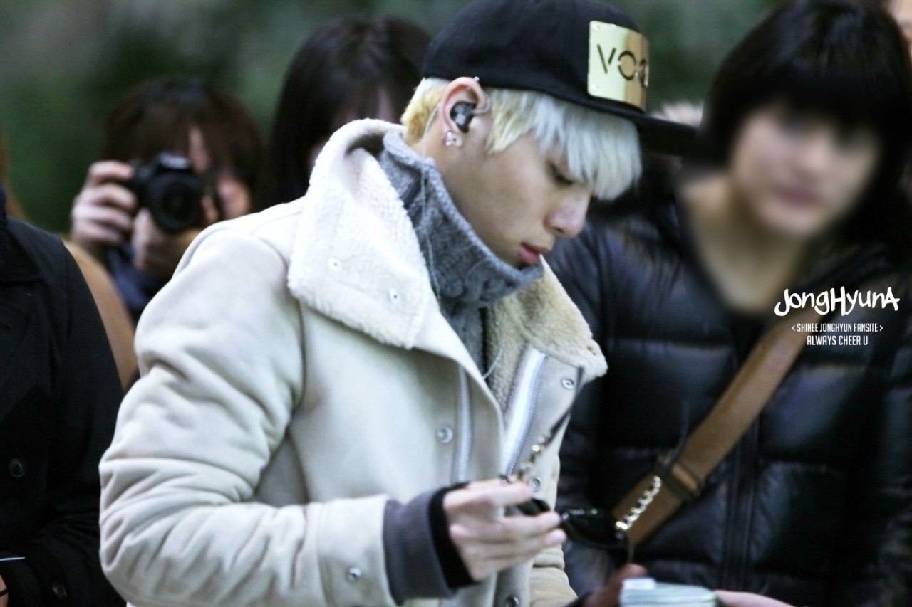 131224 Jonghyun @ Gimpo Airport rumbo a Japón Tumblr_mybpb6WSuG1qzk8j4o1_1280