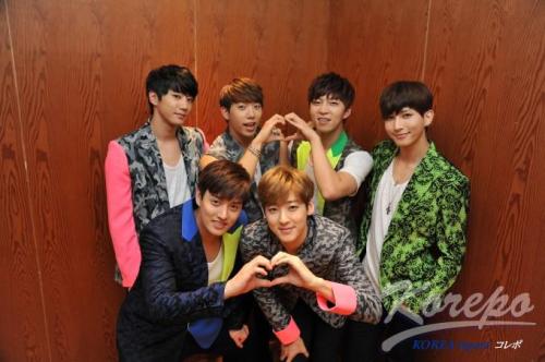 U-KISS pour Korepo Tumblr_n8xjxstGFE1qaq5eko1_500