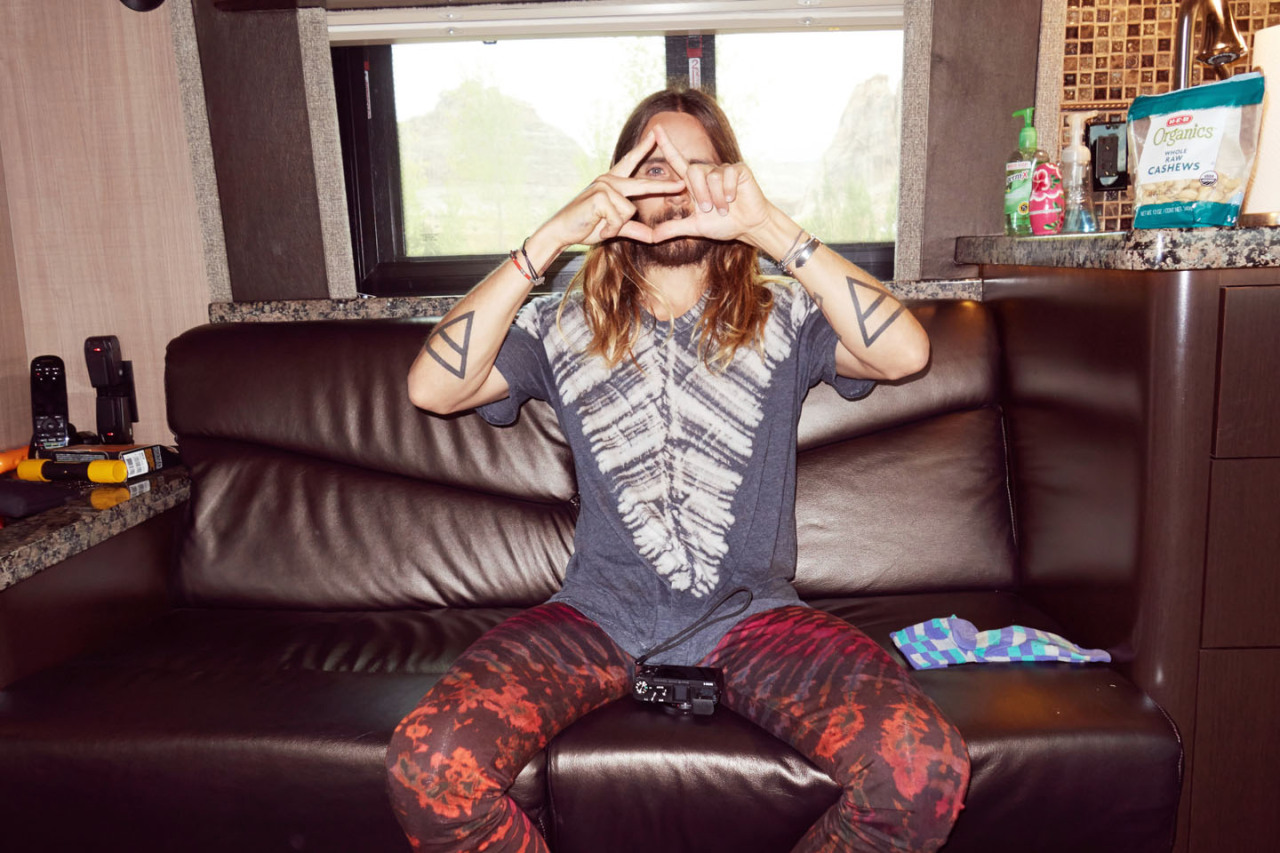 3 - [PHOTOSHOOT] Jared Leto by Terry Richardson - Page 32 Tumblr_nbt0qzT0j71qa42jro1_1280