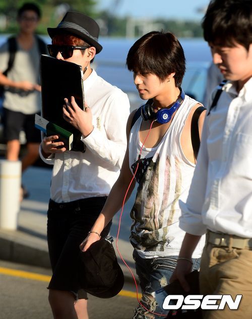 130826 SHINee (sin Minho) @ Aeropuerto de Incheon hacia Singapur Tumblr_ms4tj3FB1V1r8fs1io1_500