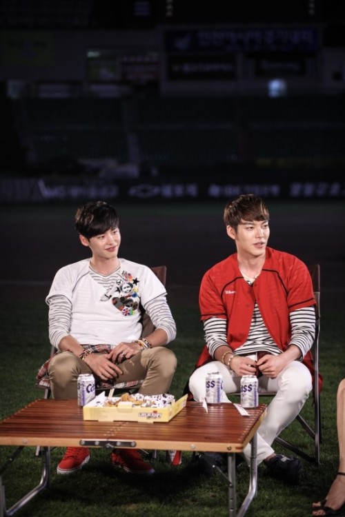 [PICS][08.09.2013] Kim Woo Bin & Lee Jong Suk @ Cass Fresh_TVCF_ballpark ver.! Tumblr_msll8bYB171s1thflo4_500