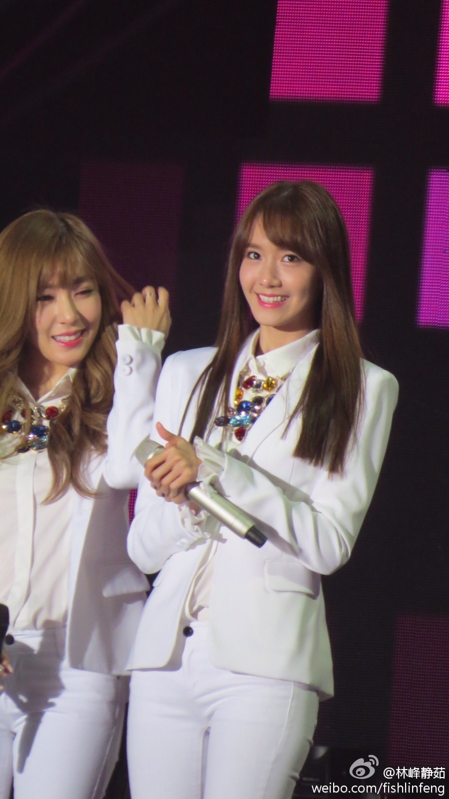 [PIC][24-10-2014]SNSD khởi hành đi Trung Quốc để biểu diễn tại "MBC Korean Music Wave in Beijing 2014" vào chiều nay - Page 4 Tumblr_ne1f3wpvTz1sewbc1o3_1280